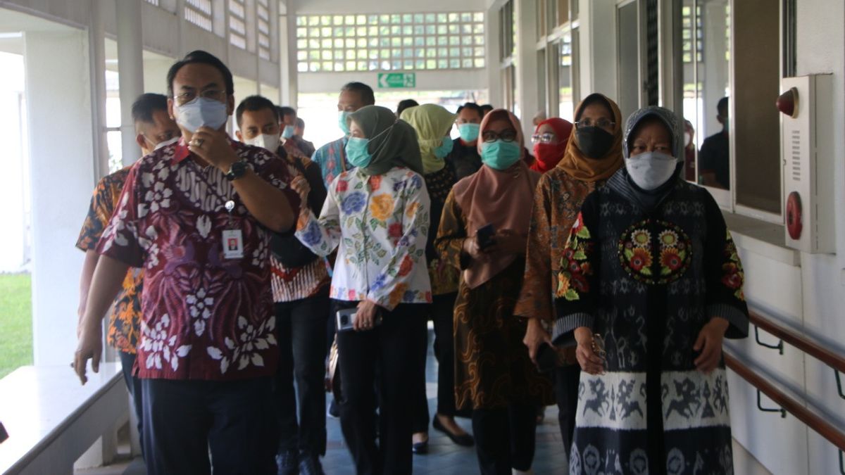 Mensos Risma Jelaskan Alasan Beli Alphard Sewaktu Menjabat Wali Kota Surabaya