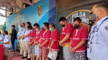 Six Personnes Collaborent Pour Voler Des Camions à Lampung, Le Conducteur Est Attaché à Du Ruban Adhésif Et Laissé Dans Une Plantation De Palmiers à Huile