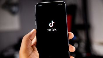 TikTokユーザーはステッカーを使用し、DMでグループチャットを作成できるようになりました