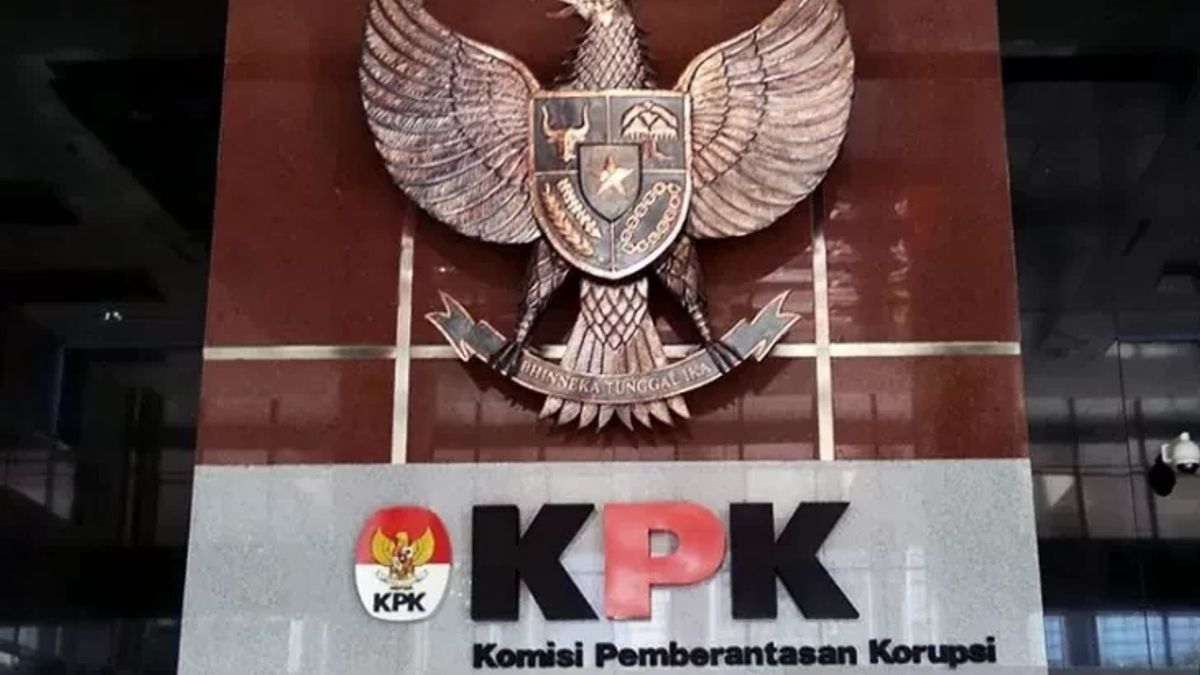 KPKは警察のメンバーバンバンカユンがトヨタフォーチュナーにお金を受け取ると疑っています