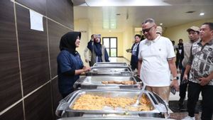 Menhaj Tinjau Aktivitas Calon Petugas Haji Saat Diklat di Asrama