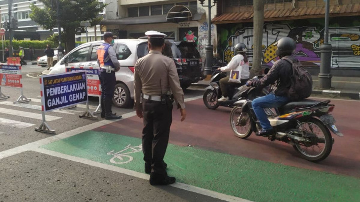 لوحة B المركبات بدء مزاحمة الطرق السياحية في باندونغ