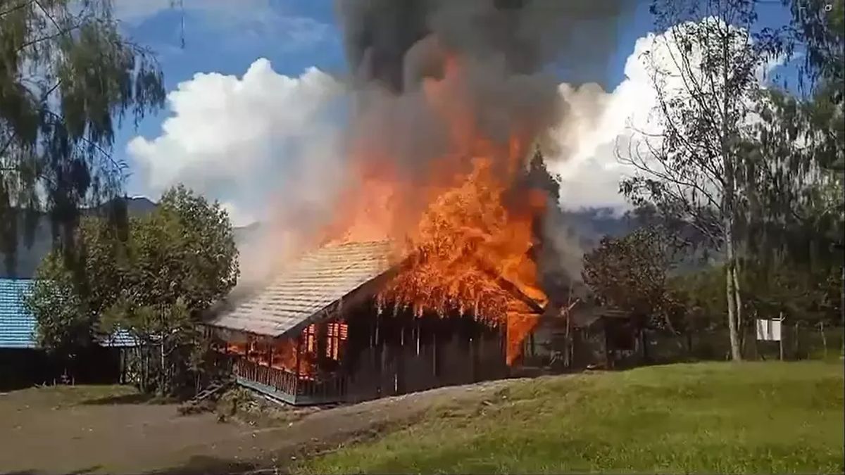 Hari Pertama Masuk Sekolah, OPM Bakar Gedung SMP di Papua