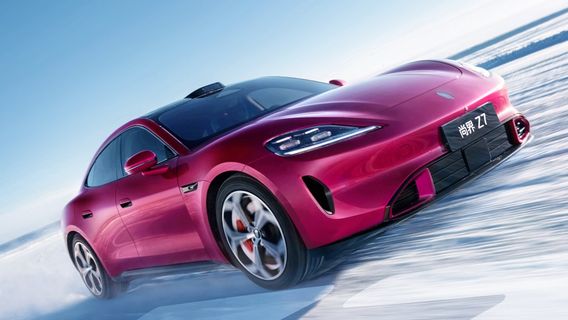 화웨이, 905km 주행 거리의 SAIC Z7 주문 개시, 샤오미 SU7을 능가하기 위해
Chinese:华为发布SAIC Z7，续航905公里，欲超越小米SU7
