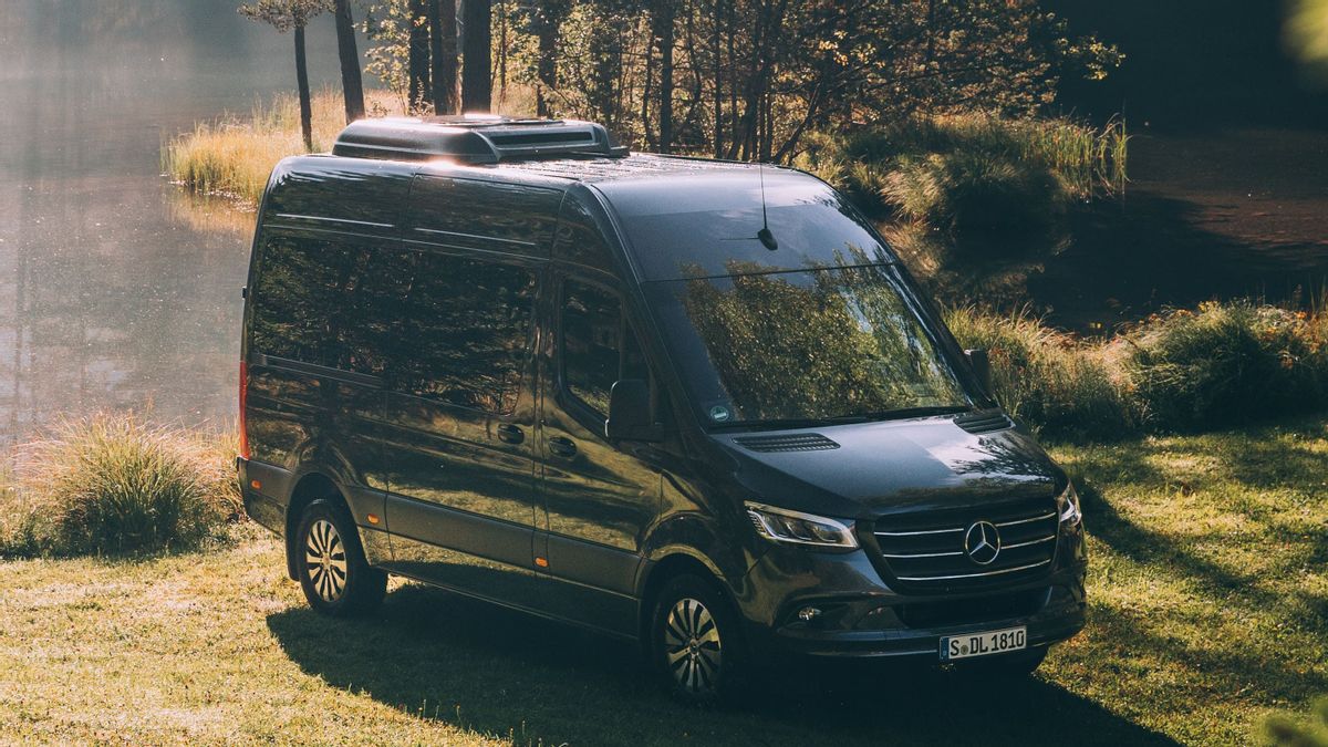 Latest Sprinter From Mercedes-Benz Comes With Advanced Technology And Charming Design