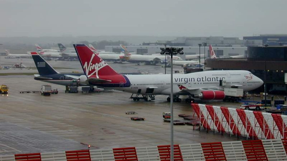 COVID-19に感染した役員がいて、ロンドンガトウィック空港は160旅行をキャンセルし、1日のフライトを制限しています