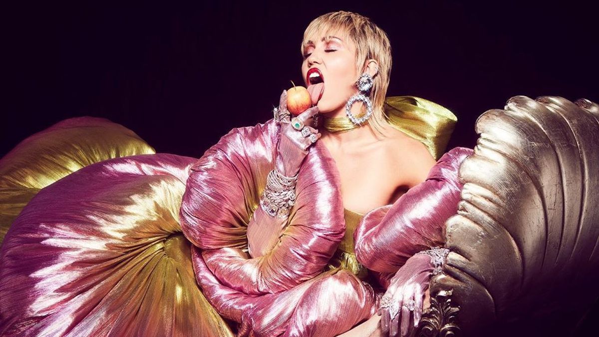 Miley Cyrus Is Working On An Album With A Cover Of Metallica Songs