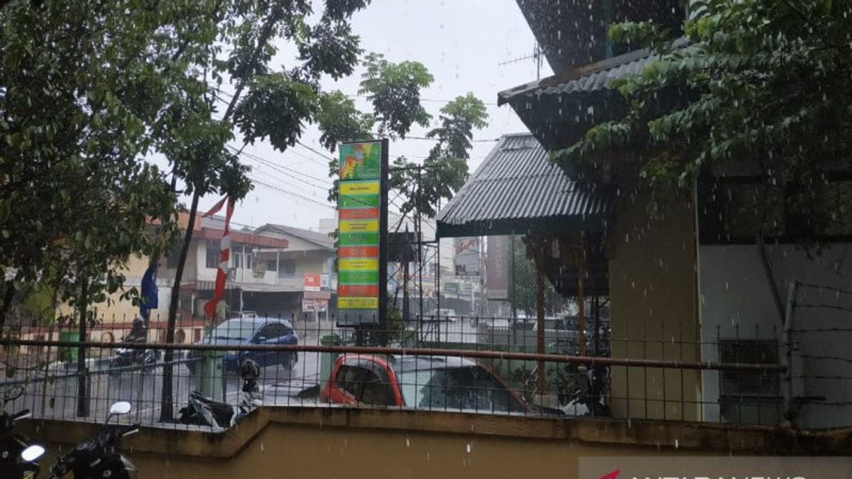 BMKG Prediksi Hujan Lebat Diseratai Kilat dan Angin Kencang di Kalbar 8-14 November
