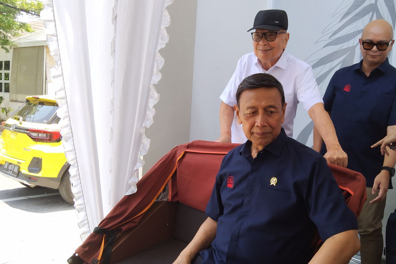Wiranto Rises Rock Again, Calls 500 Electricity Rickshaws Distributed Throughout Indonesia