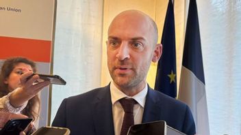 France Refuses to Lift Sanctions on Iran, Strait of Hormuz Still Blocked