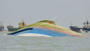 الحمد لله، 3 صيادين من آتشيه غرقوا في جزيرة الخنزير بعد أن اصطدم قارب بالشعاب المرجانية نجوا