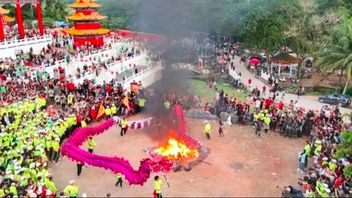 Ritual Bakar Naga, Tradisi Penutup Perayaan Cap Go Meh di Singkawang