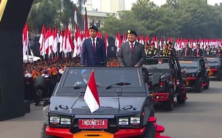 Didampingi Prabowo, Jokowi Naik Rantis Brimob untuk Penganugerahan Loka Praja Samrakshana Polri