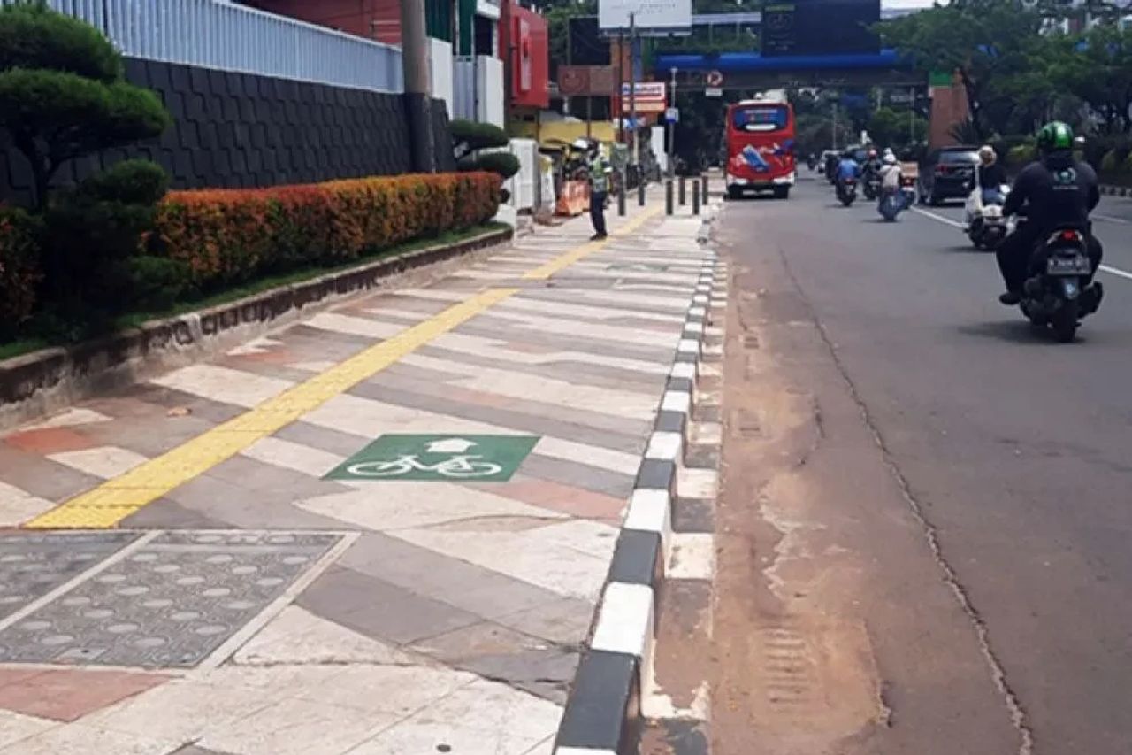 Starting To Orderly Sidewalks To Be Used As Parking, DKI Satpol PP: We Prioritize Viral