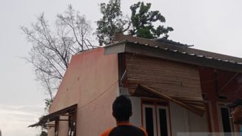 OKU Sumsel的数十所居民房屋被龙卷风损坏
