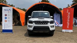 RMA Indonesia Serahkan Mahindra Scorpio Pik Up ke BNPB untuk Operasi Bencana