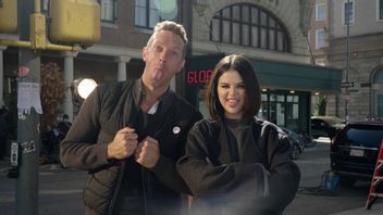 Coldplay dan Selena Gomez Terpisah dalam Video Musik <i>Let Somebody Go</i>