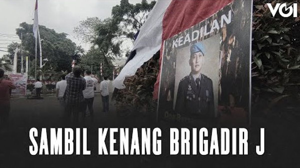 ビデオ:インドネシアの記念式典、数十人の支持者が准将Jを覚えている