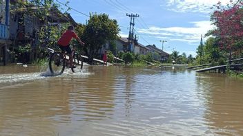 The River Overflows, Kapuas Hulu Residents Are Asked To Beware Of Floods