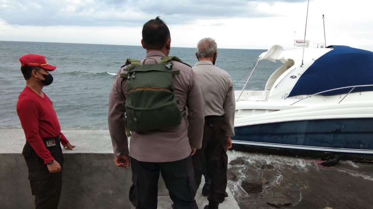 Unmanned Malaysian Flag Yacht Found Stranded In Bali