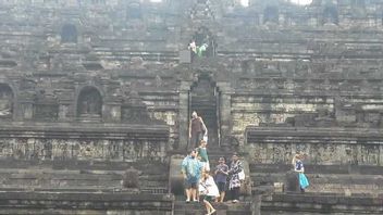 Eruption Of Mount Merapi, Borobudur Temple Continues To Serve Tourists