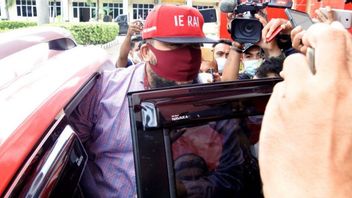 当选的摄政萨布 · 雷朱亚东方正在管理美国公民的释放