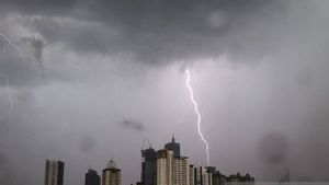 Cuaca Jakarta Hari Ini: Waspada Banjir! Hujan dari Siang Sampai Malam