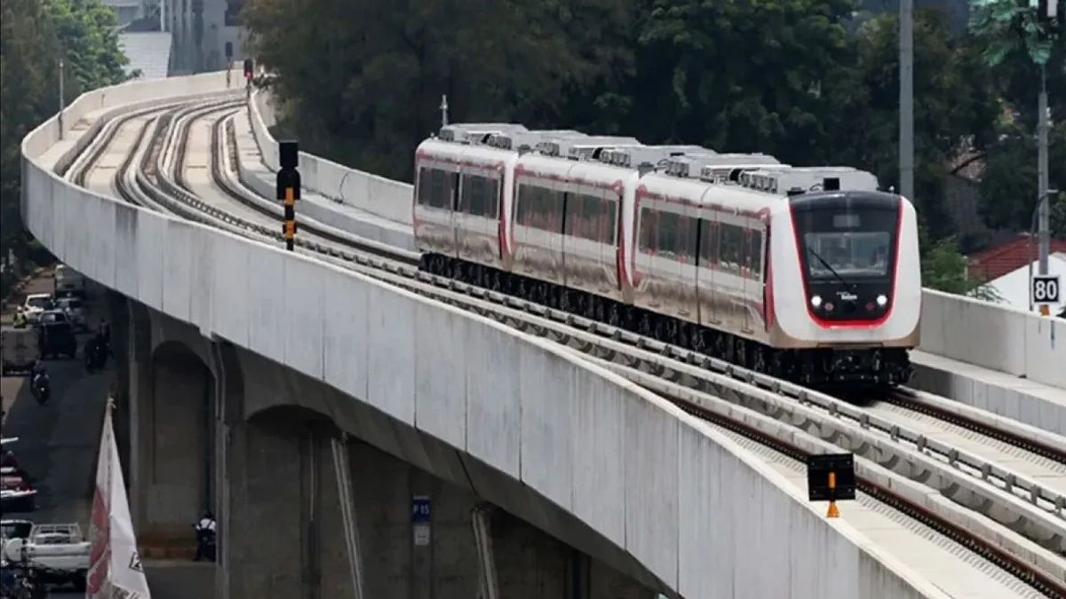 LRT Jakarta Izinkan Penumpang Berbuka Puasa di Kereta, Maksimal 10 Menit Usai Azan 