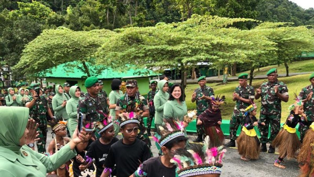 "لا يعبث أي شخص بالتدريب" ، قال بانغدام كاسواري لجنود TNI في كايمانا ، بابوا الغربية