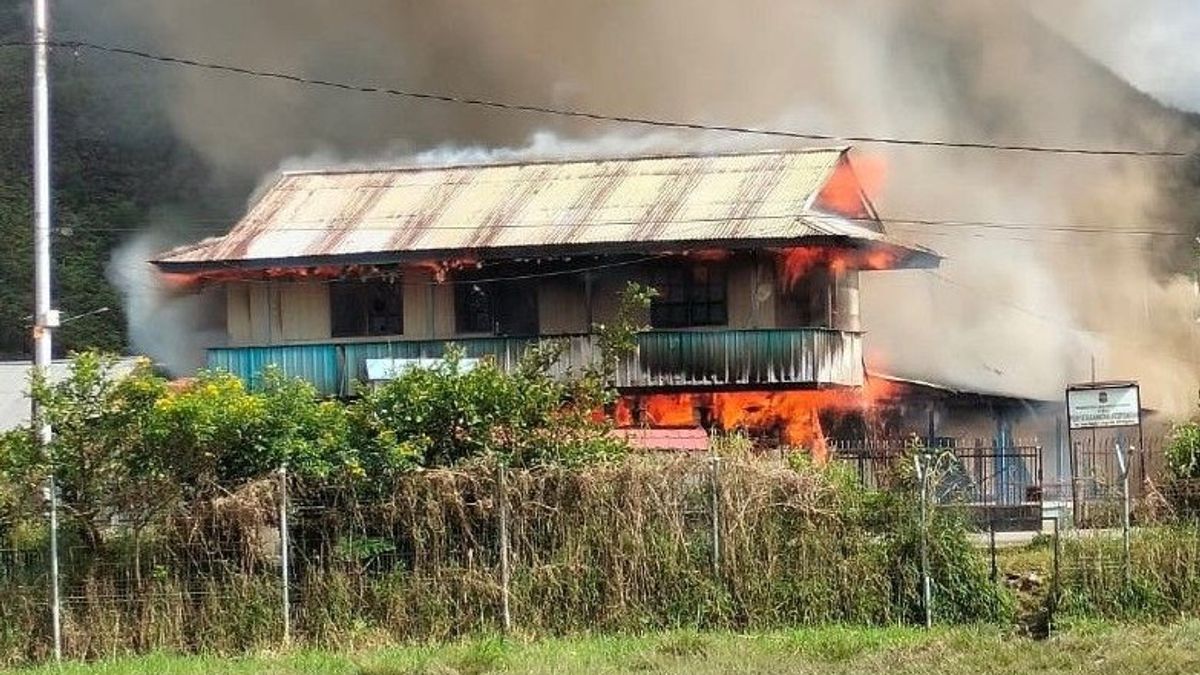 Kerusuhan di Dogiyai Papua Tengah, Rumah Warga Dibakar, Anggota Satgas Damai Cartenz Diserang
