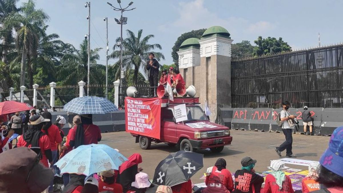 Selain Monas, Buruh juga Padati Gedung DPR