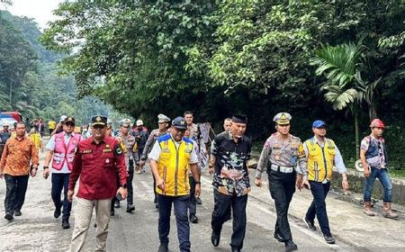 Polisi Berlakukan Buka Tutup di Tiga Titik Jalan Lembah Anai Sumbar