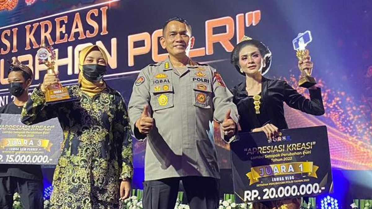 两名中爪哇居民在博客和视频博客竞赛“Setapak Perubahan Polri”中赢得第一名