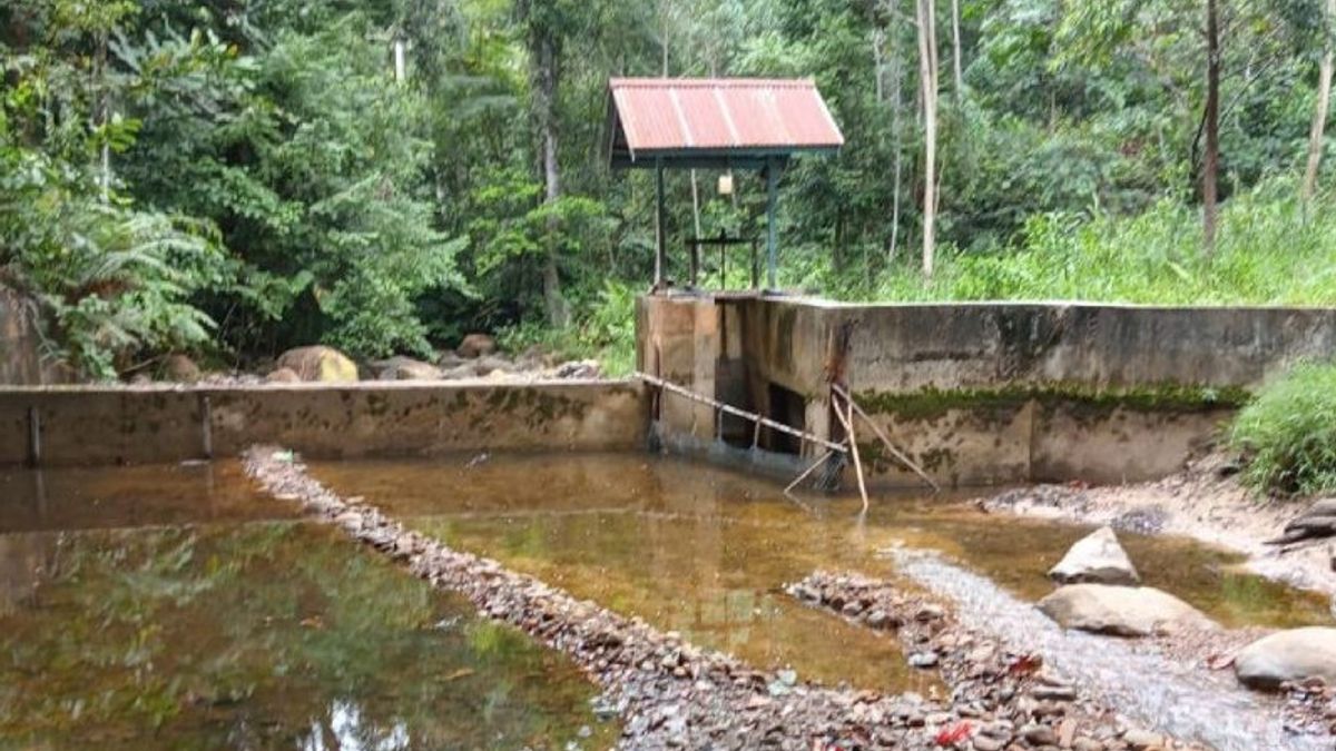 干旱,西加里曼丹巴道的印度尼西亚共和国 - 马来西亚边境居民在清洁用水方面遇到了困难