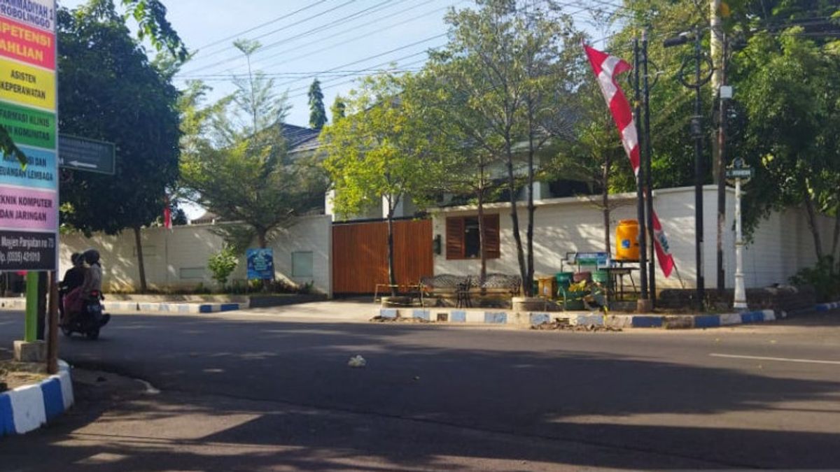 Current Situation Of The Probolinggo Regent's Private House Closed After Arrest Operation KPK