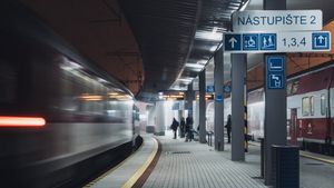 2 Kereta Api di Slovakia Bertabrakan, Puluhan Penumpang Terluka