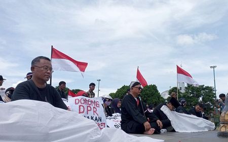 Aliansi Warga Menggugat Banyumas Gelar Aksi Tapa Pepe Protes Mundurnya Demokrasi di Indonesia