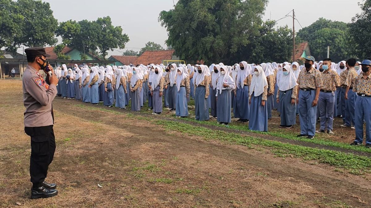 Cegah Tawuran Antar Pelajar, Polsek Cikarang Barat Datangi SMKN 1 Lakukan Pembinaan Siswa