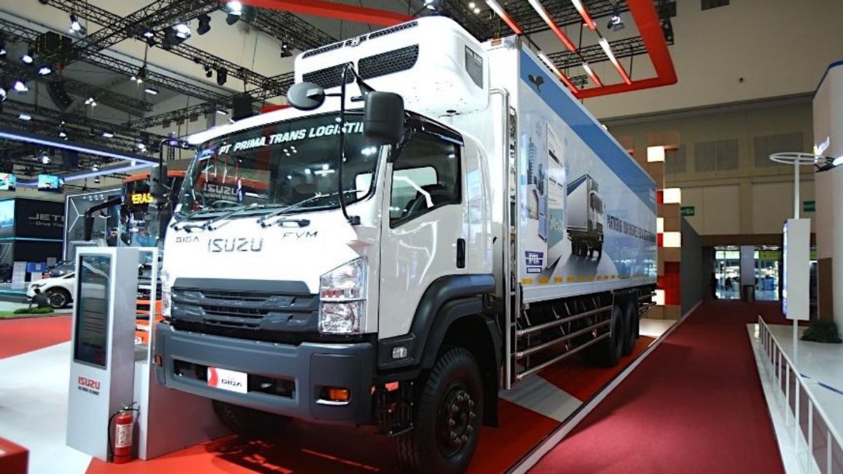 Isuzu Bawa GIGA FVM Refrigerator في GIIAS الكامل لقطاع صناعة السلسلة الباردة في إندونيسيا