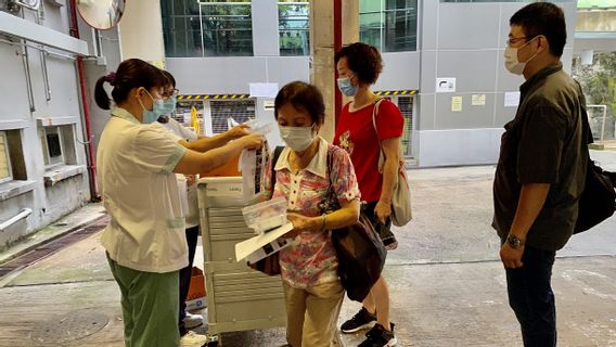 COVID-19 Cases In Hong Kong Decreasing: Gyms To Cinemas Reopened, Restaurant Dining Hours Extended