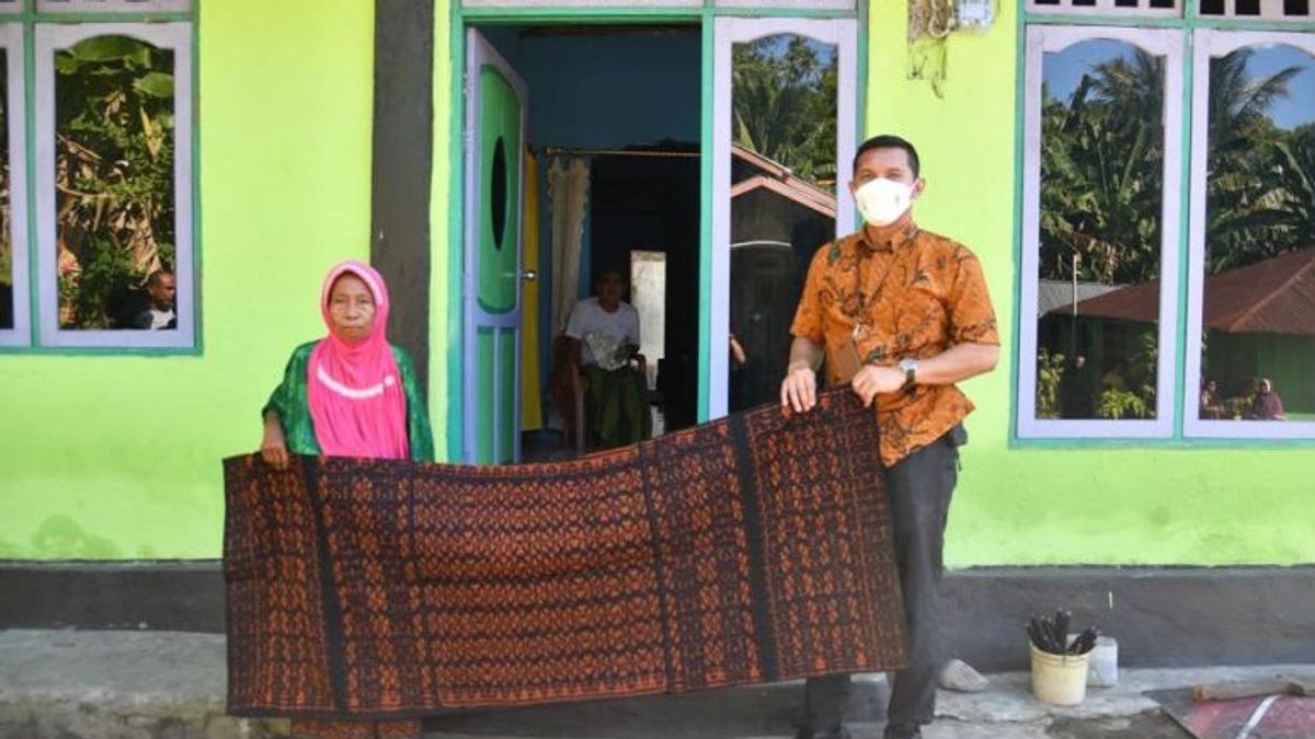 Jokowi Sends Aid For Grandma Sofia, A Resident Of Ende, NTT, Who Failed To Meet During The President's Visit