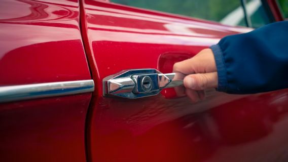 Car Locks Left Inside? Don't Panic, Do Some Of These Tricks