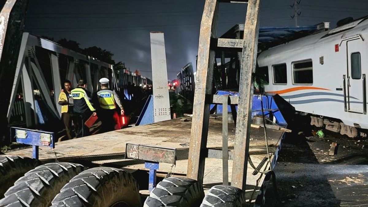 There Was An Explosion When The Brantas Train Hit A Truck In West Semarang