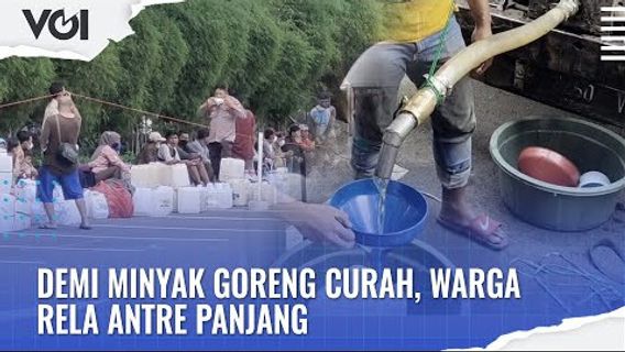 VIDEO: Demi Minyak Goreng Curah, Warga Rela Antre Panjang di Cipinang, Jakarta Timur