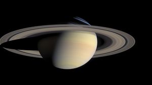 Pesawat Luar Angkasa NASA Tangkap Gambar Saturnus Lengkap dengan Cincinnya