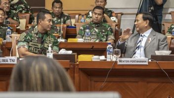 国防部长普拉博沃支持改变未来印尼国民军学员的标准