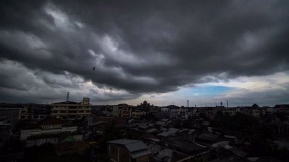 3月14日の天気、メンドゥン朝、ジャカルタは雨が降る木曜日の午後