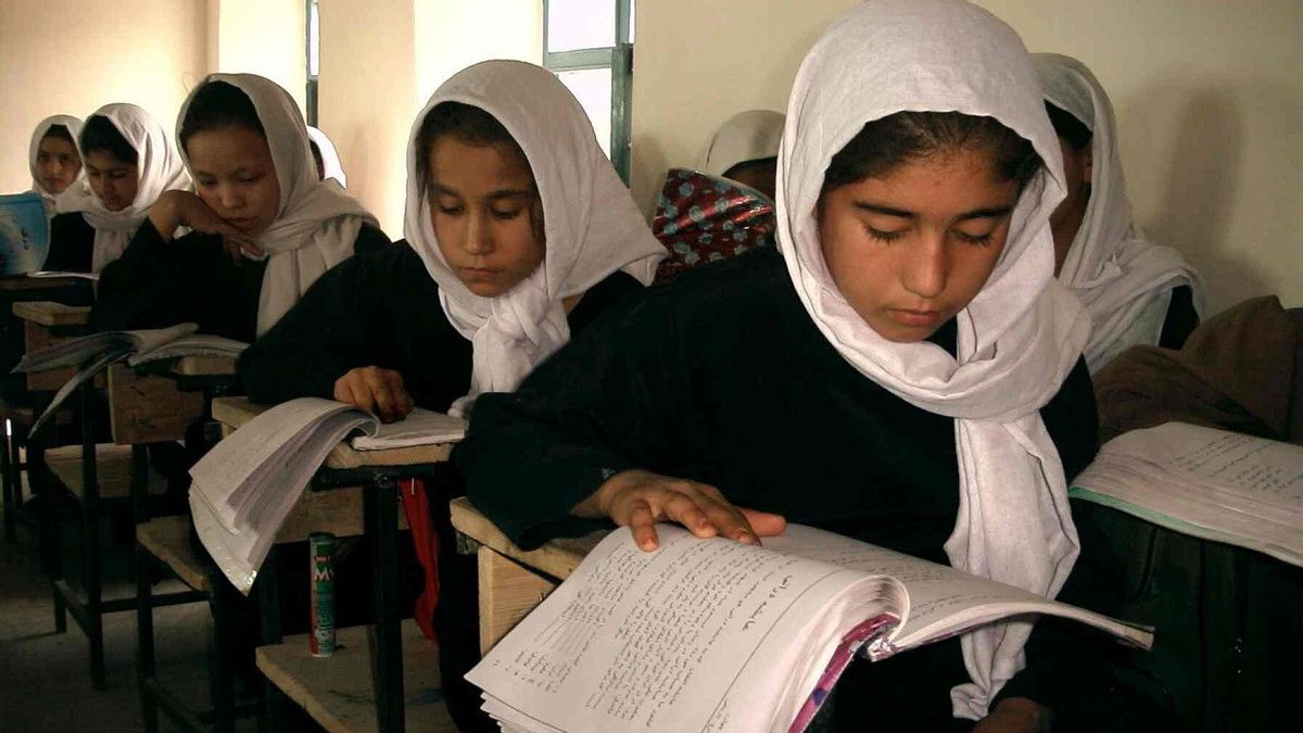 Prihatin Penutupan Kembali Sekolah Menengah untuk Wanita, Menlu Retno Harapkan Taliban Tinjau Keputusannya