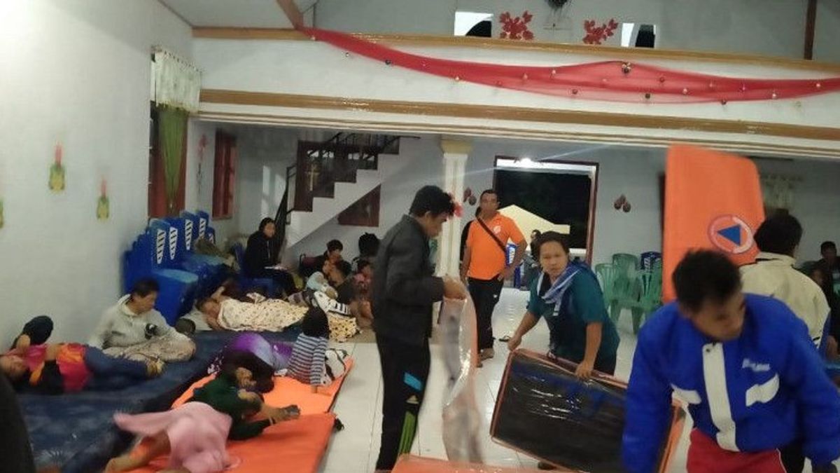73 Warga Dompase Sitaro Mengungsi Akibat Luncuran Lava Pijar Gunung Karangetang Sulut
