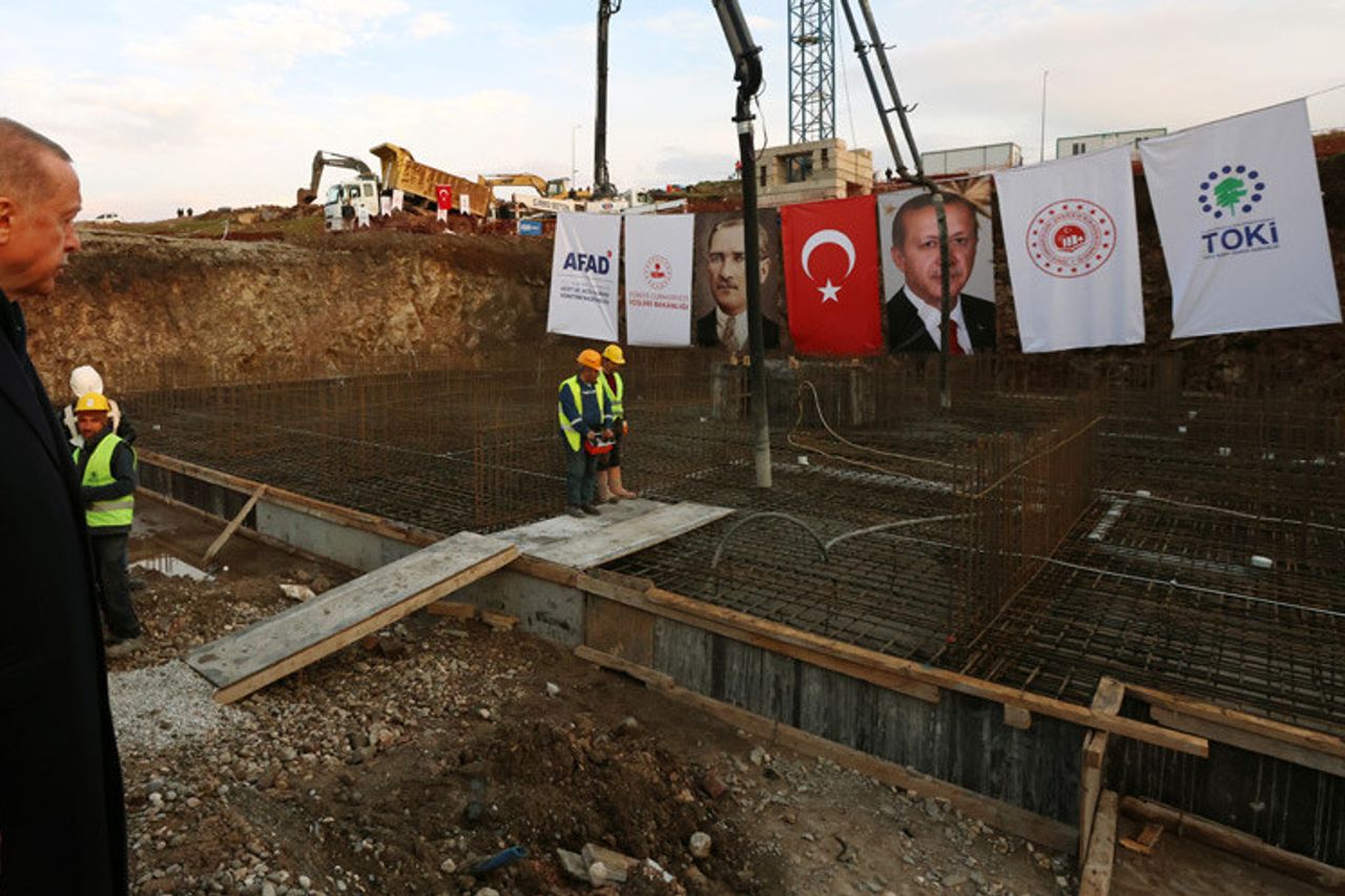 トルコ、地震被災地に5万戸の住宅建設を開始